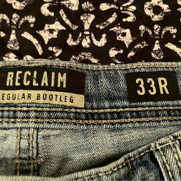 Buckle tailored jean waist is 29 - Picture 3 of 3